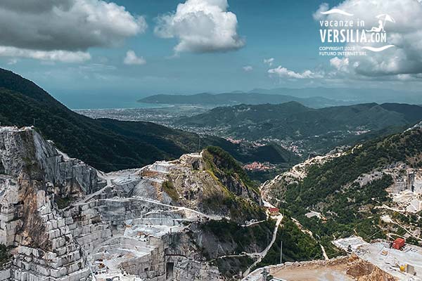 Cave di Marmo di Carrara, Casa Versilia Hotel